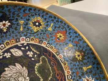 Een Chinese cloisonn&eacute; 'draken' kom, Wanli merk, 19e eeuw